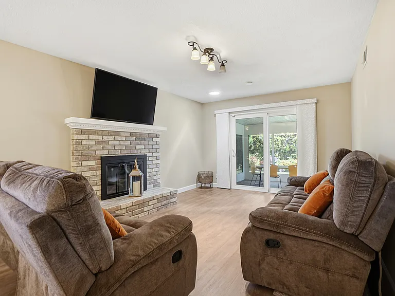 4657 Brenda Cir — Photo 18