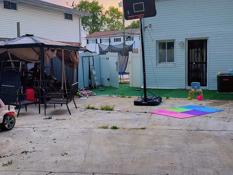 2307 Virginia Ave — Photo 2