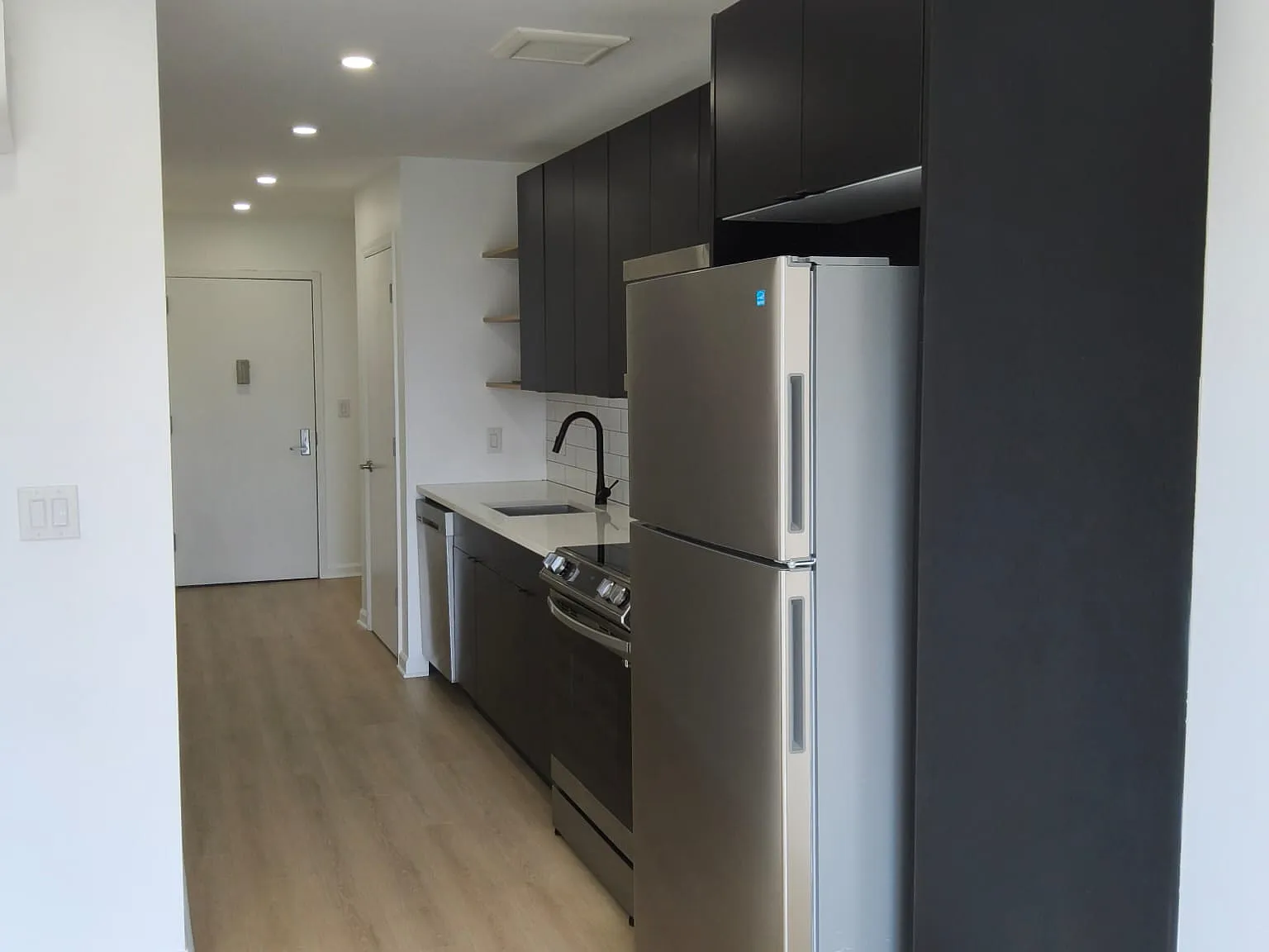 1 bed, 600 sqft, $2,099 — Photo 1