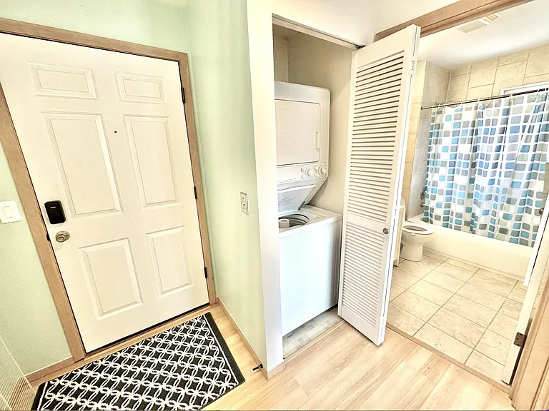 712 E Denny Way — Photo 10
