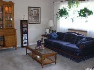 6124 Lake Rd, Mentor, OH 44060