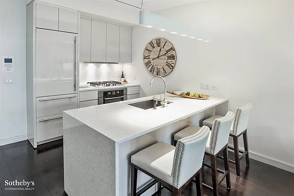 Sold by Sotheby's International Realty | media 16