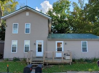 39 Franklin St, Sandy Creek, NY 13145
