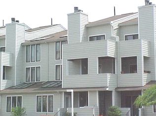 787 Spinnaker Ct, Secaucus, NJ 07094