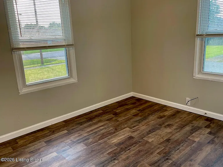 9207 Fenmore Ave — Photo 15