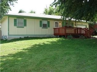 105 E Edgewood Dr, Edgerton, KS 66021