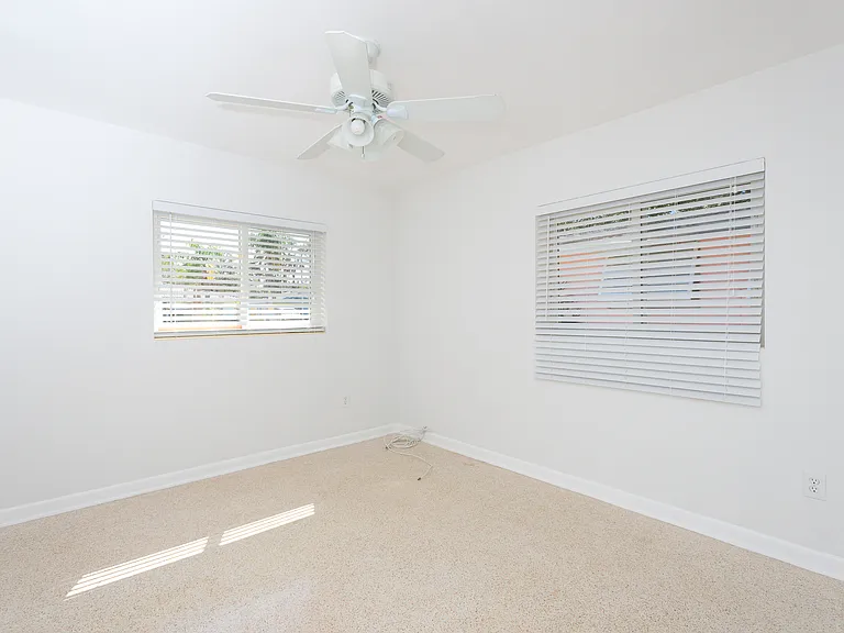 1048 Charles St — Photo 7