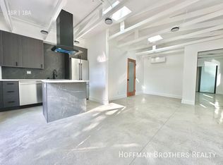 1249 1/4 N Beachwood Dr, Los Angeles, CA 90068