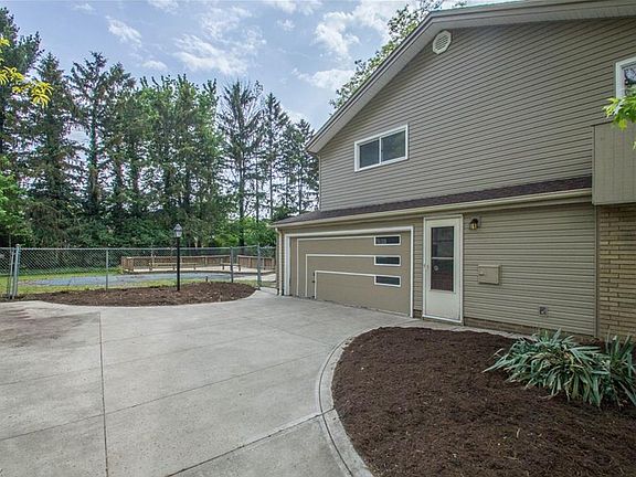 2nd image of 20745 Brandywine Dr