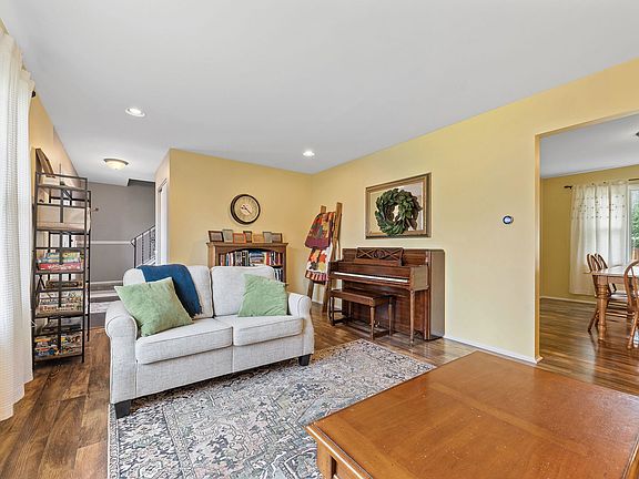 4th image of 361 Kathy Dr