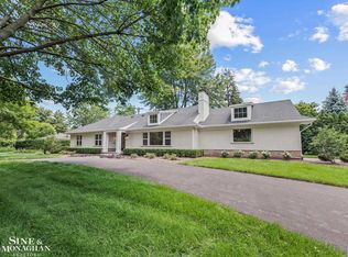 31 Lake Shore Ln, Grosse Pointe Shores, MI 48236
