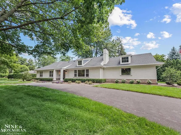31 Lake Shore Ln, Grosse Pointe Shores, MI 48236