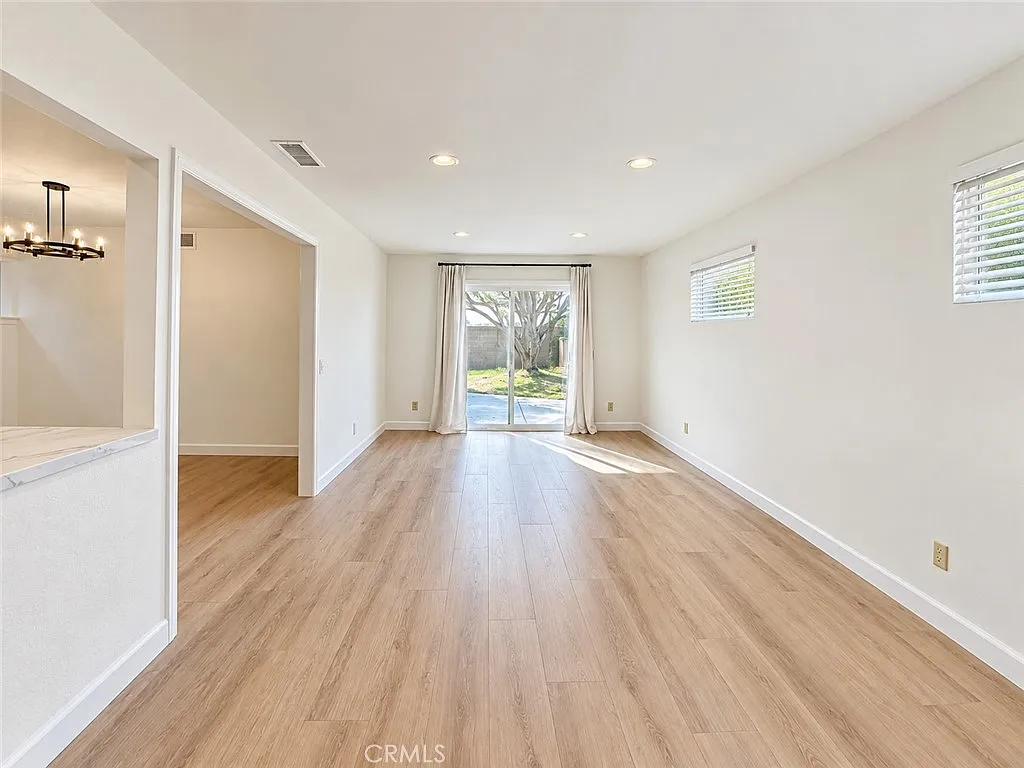3 bed, 1624 sqft, $4,500 — Photo 3