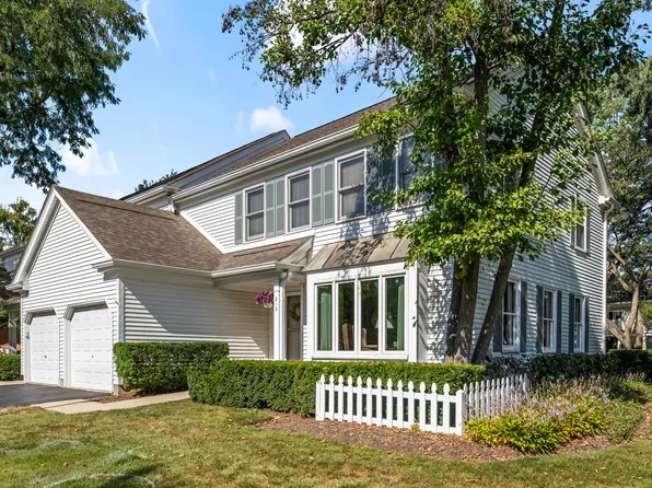 212 Country Club Dr, Prospect Heights, IL 60070