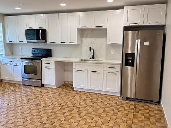 5th image of 4088 SW 51st St Unit C