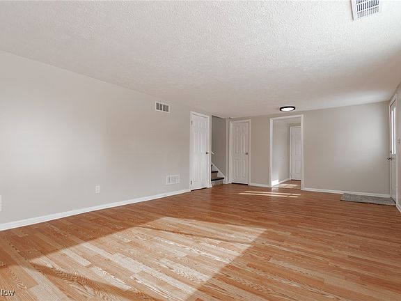 3rd image of 13874 Heatherwood Dr