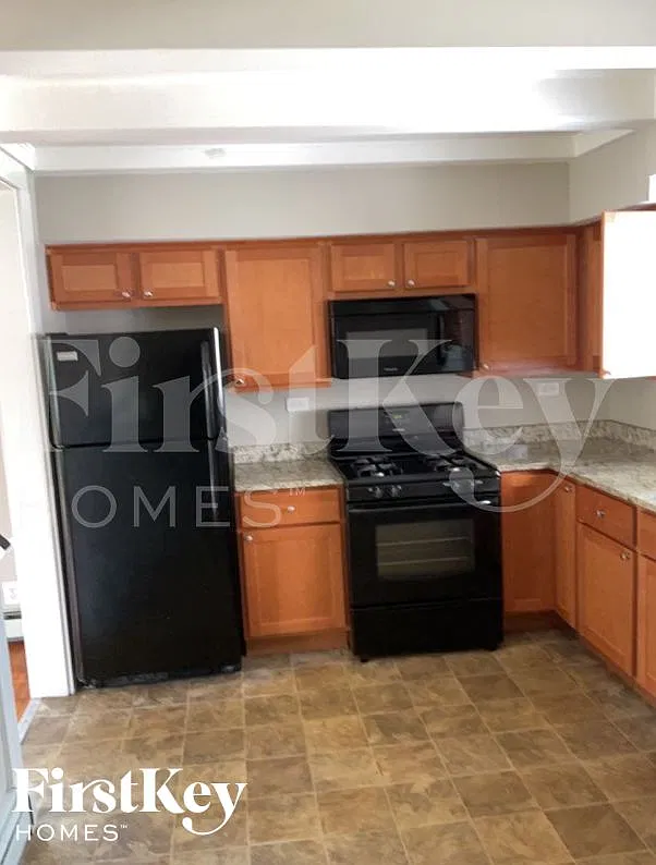 3 bed, 1.0 bath, 960 sqft, $2,325 — Photo 4
