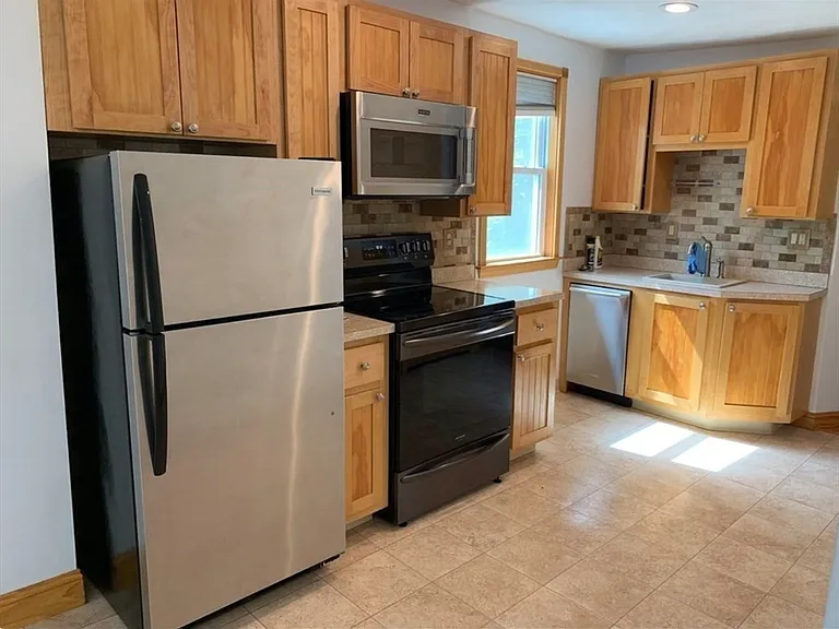 229 Everett St #8 — Photo 1