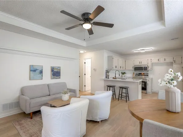 1609 N Lazy Branch Rd, Independence, MO 64058