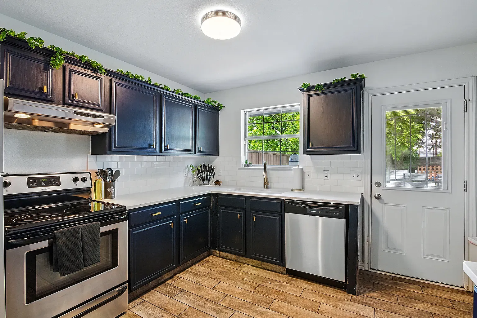 3 bed, 1187 sqft, $3,250 — Photo 3