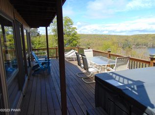 127 Paupack Rd, Greentown, PA 18426