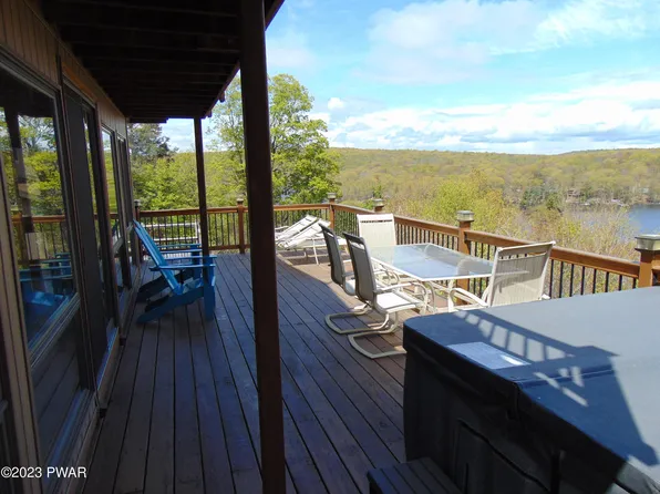 127 Paupack Rd, Greentown, PA 18426