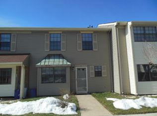 4 Exeter Ct, Somerset, NJ 08873