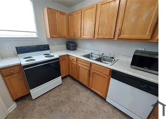 3 bed, 1965 sqft, $1,695 — Photo 4