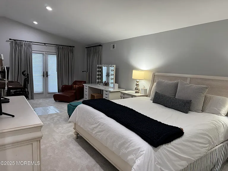330 Sylvania Ave — Photo 19