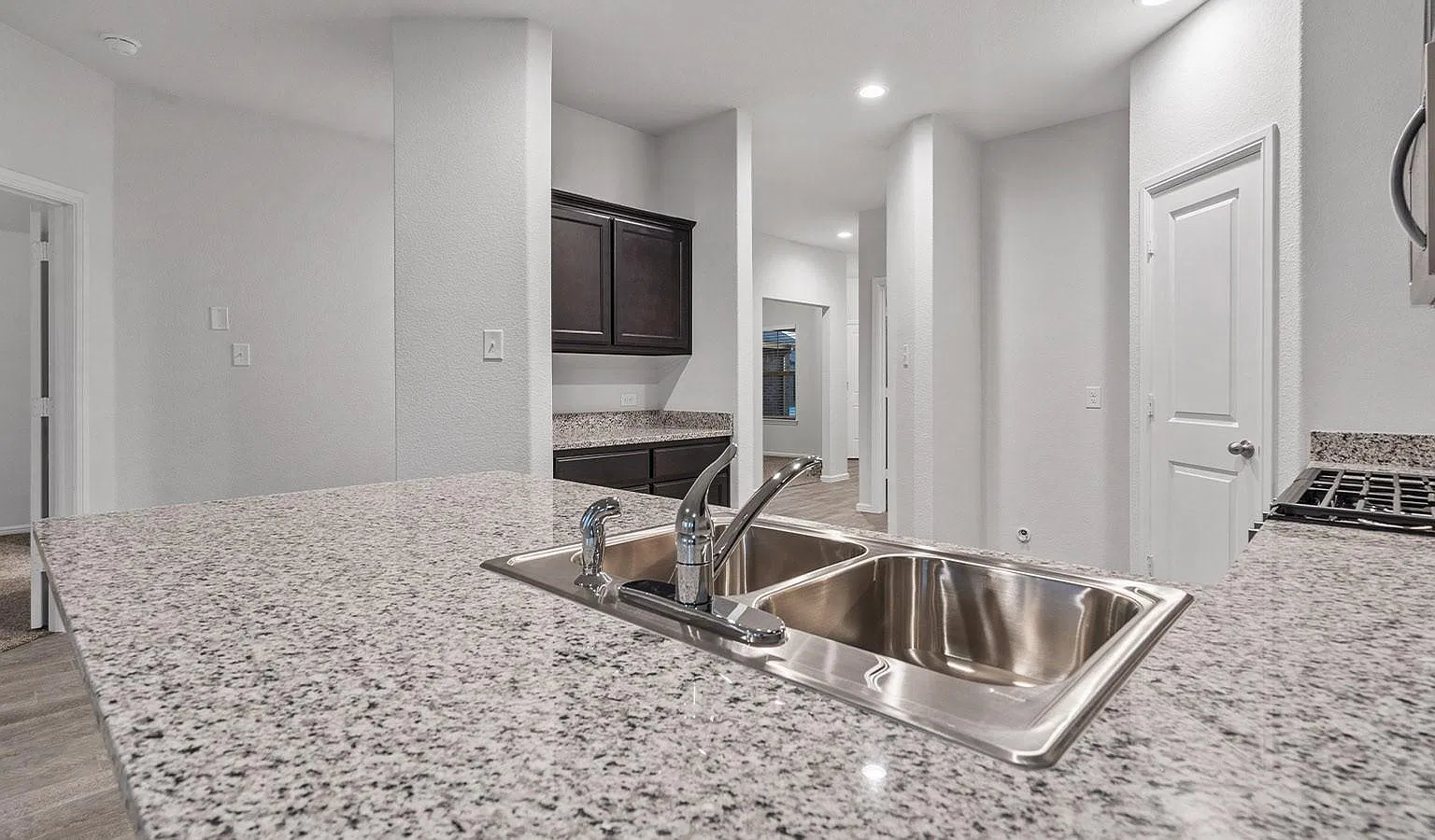 4 bed, 1820 sqft, $2,350 — Photo 2