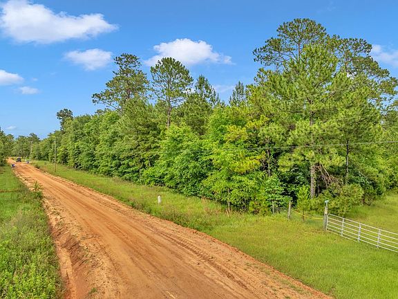 2nd image of 2848 Lee Rd