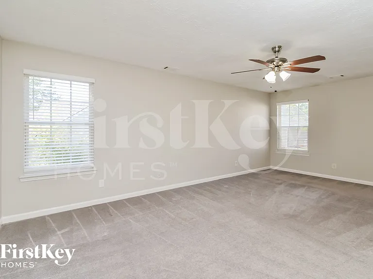 3080 Lakeside Cir — Photo 8
