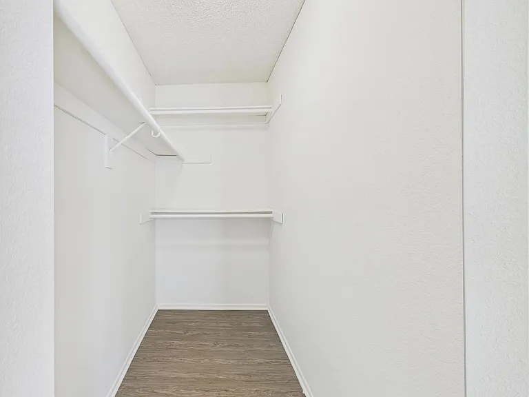 11325 Morrison St — Photo 24