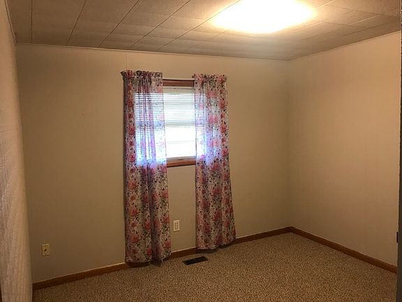 Bedroom #2 (10.5'x10.5')