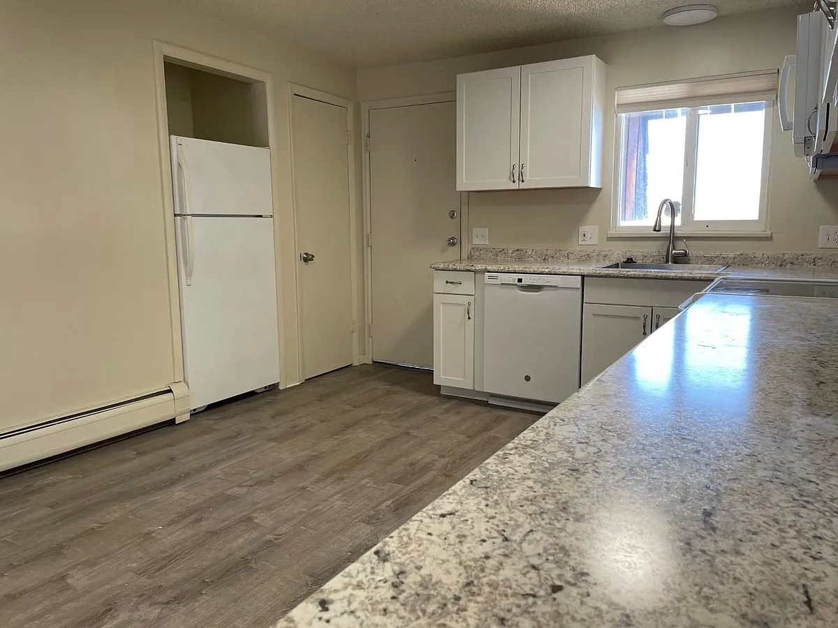 Building Photo - 5491 E Warren Ave #221