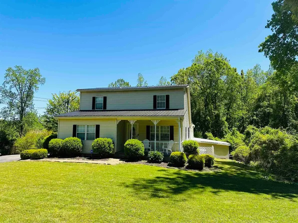 131 Perkins St, Selmer, TN 38375