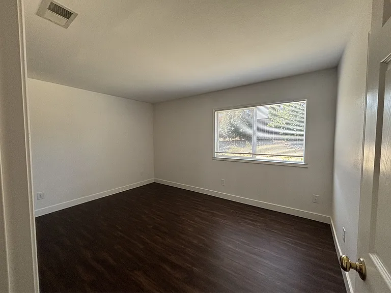 2228 Coolidge Ct — Photo 8