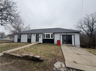 124 N 23rd St, Lexington, MO 64067