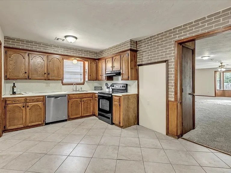 4121 Monica Dr — Photo 3