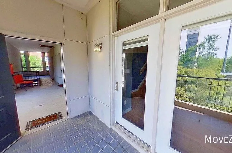 208 E Davie St — Photo 17