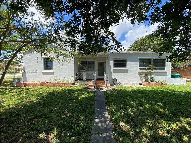 350 SW 34th Ave #- — Photo 1
