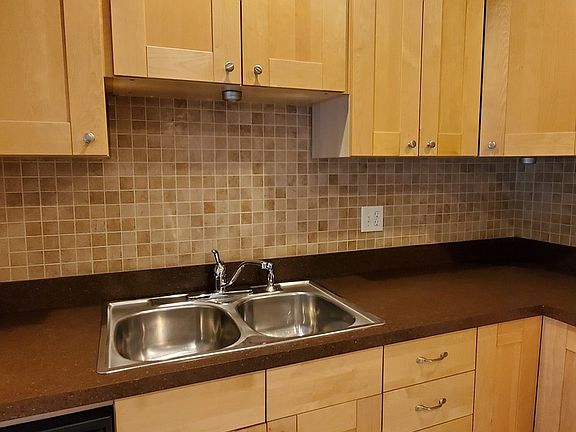 3rd image of 9S110 Lake Dr APT 206