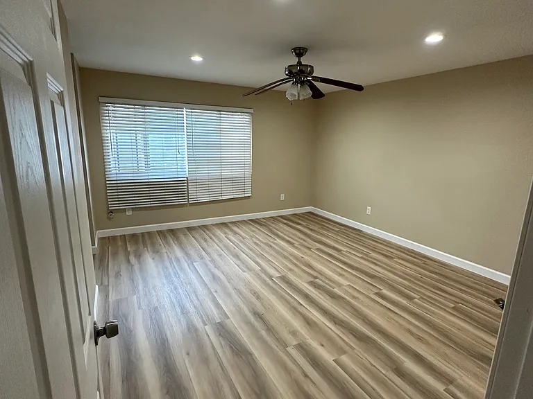 704 Windward Ct — Photo 15