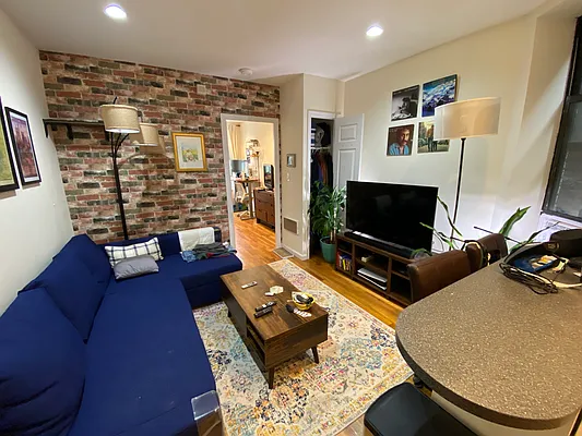 Rented by Compass | media 10