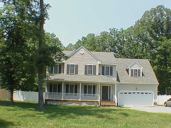 Beautiful curb appeal with privacy fencing!