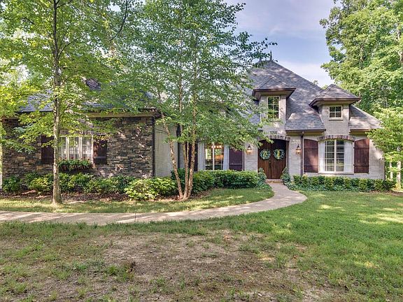 3rd image of 1058 Founders Ln