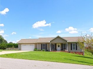 29 Riverview Rd, Taylorsville, NC 28681