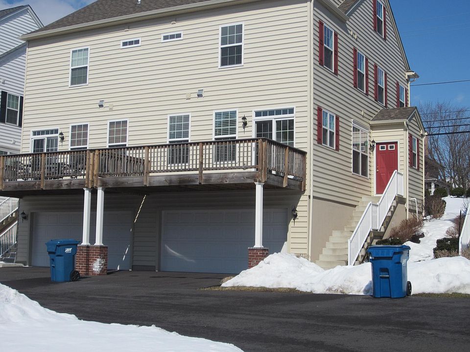 2nd image of 860 Main St #1