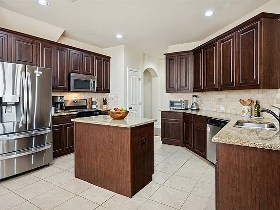 5th image of 1019 Sheldon Dr