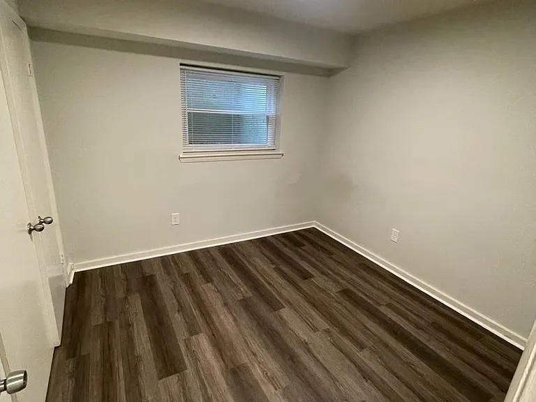 7124C Longstreet Dr — Photo 9